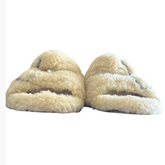 Amina Muaddi Millie Mellow Yellow Shearling Sandals size 39
Very good condition - Picture 3 of 12